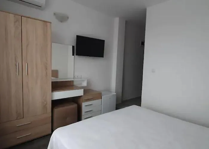 Pensiune - пролет Lozeneț